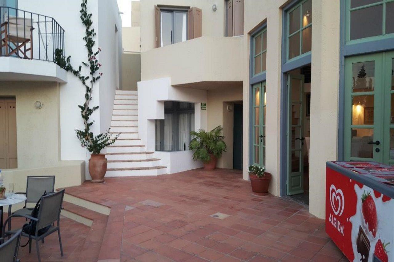הרסוניסוס Galaxy Suites Boutique Resort מראה חיצוני תמונה
